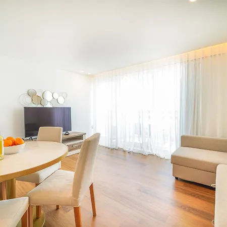 Alma Oceanview Апартаменти